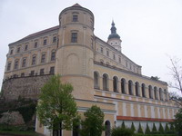 Výhlad z minaretu na záhradu